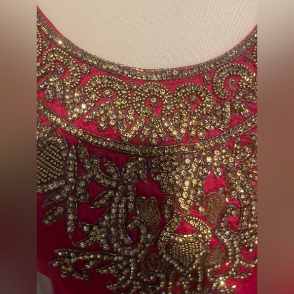 Deep pink suit top with gold dupatta - Picture 3 of 5